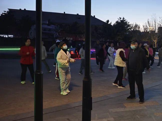 城市健身運動:夜色下的文體魅力(圖4)