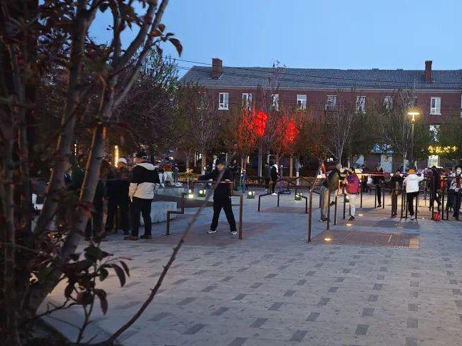 城市健身運動:夜色下的文體魅力(圖3)