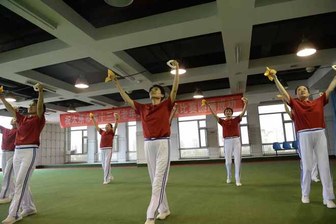 太原市第十三屆運動會老年組健身球操比賽圓滿落幕(圖1)