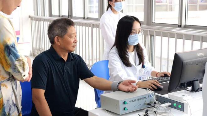 八段錦現(xiàn)場教學、AI把脈……這場中醫(yī)集市你逛了嗎?(圖2)