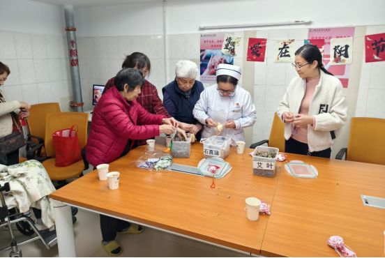 重陽敬老情意濃健康“集市”暖人心(圖6)