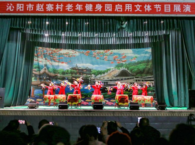 文藝助興！沁陽老體協藝術團基層送歡樂(圖1)