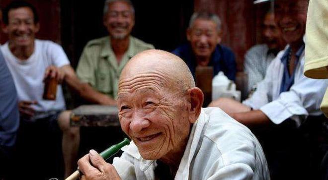 一種新型養老正流行：不去養老院不請保姆靠出租房子就夠了(圖1)