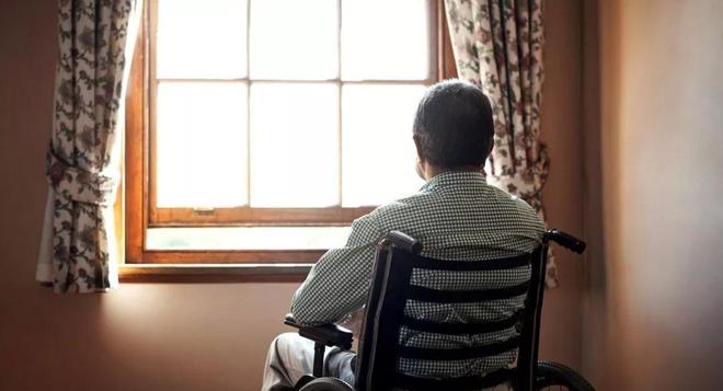 一種新型養老正流行：不去養老院不請保姆靠出租房子就夠了(圖2)